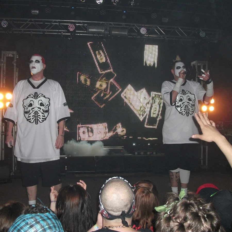 Twiztid performing live, featured in Nu Metal News 5 October 2026